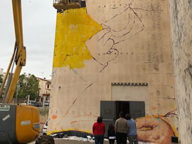 Prop de 1.000 alumnes de tot el municipi ajudaran a pintar el mural de Som-Riu fins dia 26 de maig