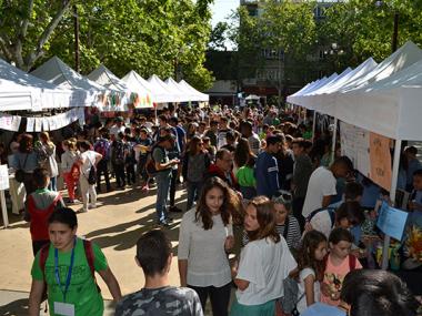 El mercat d’emprenedors ICAPE multiplica per dos la participació respecte l’any passat i acull uns 400 alumnes