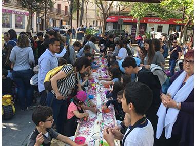 La ciutadania omple les places i els carrers de la ciutat durant la jornada "Manacor es mou amb la cultura"