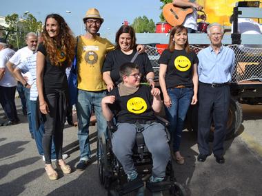 El mural del projecte Som-Riu ja llueix a Manacor amb l’esperança, la il·lusió i la felicitat que desprèn l’enorme retrat