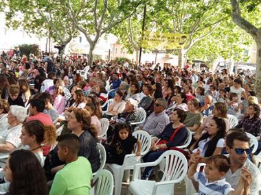 Els alumnes de dansa del municipi omplen de ball i ritme la plaça Ramon Llull amb l'espectacle "Manacor Balla”
