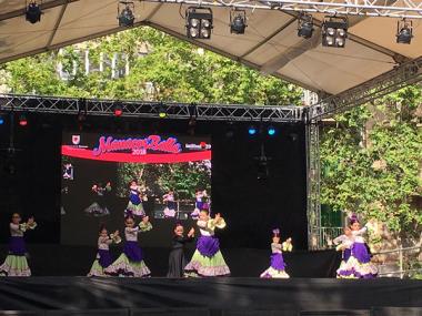 Els alumnes de dansa del municipi omplen de ball i ritme la plaça Ramon Llull amb l'espectacle "Manacor Balla”