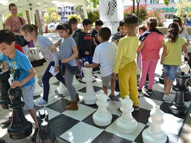 Els joves i les joves mostren les seves inquietuds i com s’organitzen a la I Fira d’Entitats Jovenils de Manacor