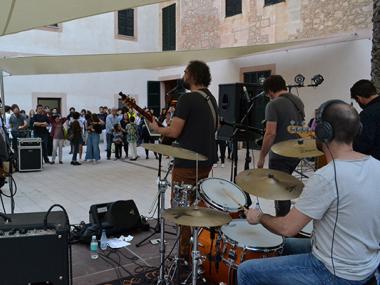 El talent literari i artístic dels joves, la Nit de Tapes i el concert de Roig! animen les Fires i Festes de Manacor