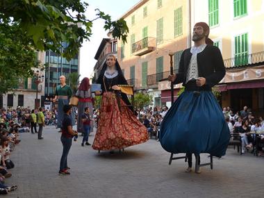 La Trobada de Gegants, l’art i el concert de cloenda encenen la traca final de les Fires i Festes de Manacor