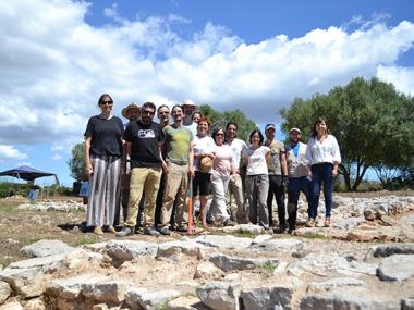 La XIV campanya d’excavacions a Son Peretó corrobora que existia una plaça i descobreix noves tombes i habitacions
