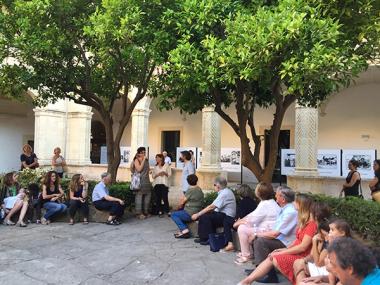 INAUGURADA L’EXPOSICIÓ SOBRE EL VOLUNTARIAT AL CLAUSTRE DE MANACOR