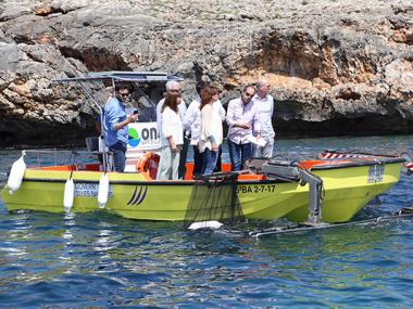 Les embarcacions de neteja del litoral ja han recollit més de 12 tones de residus