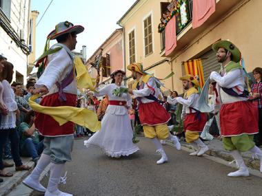 L’Escola Municipal de Mallorquí agraeix als Cossiers que han ballat enguany la seva dedicació a la festa