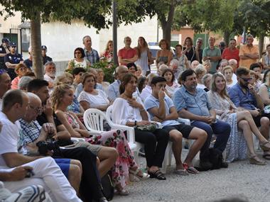 El pregó de Margalida Llabrés evoca les històries humanes que protagonitzaren la trasformació turística de Porto Cristo