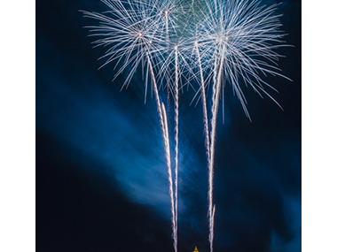 El castell de foc i el correfoc posen el punt i final a les Festes del Carme a Porto Cristo
