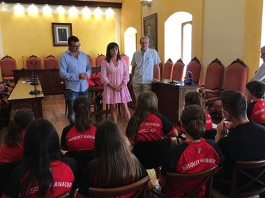 L’Ajuntament reconeix l’enorme tasca de l’equip de bàsquet Mini Femení Especial del club de bàsquet Manacor i els èxits aconseguits.