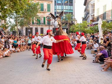 L'Encamisada i les Corregudes de l'anell, actes centrals i multitudinaris de les festes de Sant Jaume
