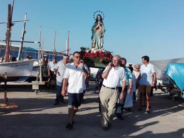 La fira de productes artesans, els focs d’artifici, els gegants i les havaneres posen el punt i final a les festes de s’Illot