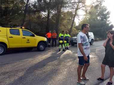 L’incendi iniciat als voltants de Cales de Mallorca ha deixat d’avançar amb la intervenció dels efectius d’emergències