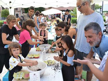 Milers de persones omplen la XXI Fira de Setembre de Manacor, que ha desplegat una enorme oferta comercial a les avingudes
