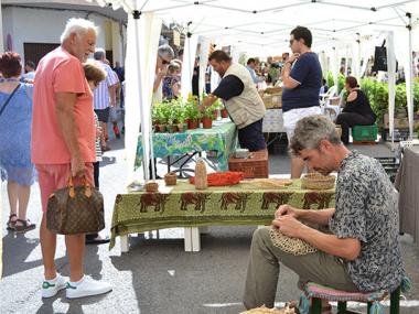 Milers de persones omplen la XXI Fira de Setembre de Manacor, que ha desplegat una enorme oferta comercial a les avingudes