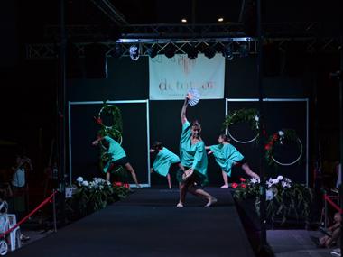 La primera desfilada de joves dissenyadors mallorquins inunda de moda, color i talent XXI Fira de setembre