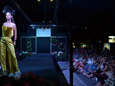 La primera desfilada de joves dissenyadors mallorquins inunda de moda, color i talent XXI Fira de setembre
