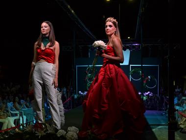 La primera desfilada de joves dissenyadors mallorquins inunda de moda, color i talent XXI Fira de setembre