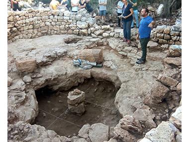 Les excavacions a l'Hospitalet Vell permeten localitzar un gran dipòsit de ceràmiques d'entre el segle III i I aC devora el talaiot
