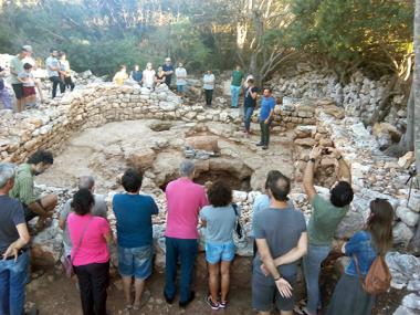 Les excavacions a l'Hospitalet Vell permeten localitzar un gran dipòsit de ceràmiques d'entre el segle III i I aC devora el talaiot