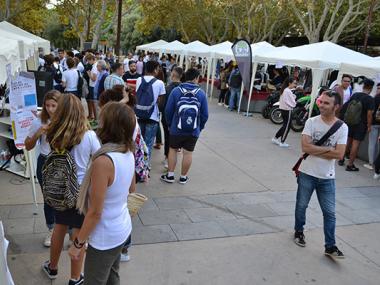 Les persones emprenedores de Manacor omplen la plaça de Ramon Llull de nous negocis i idees d'autoocupació