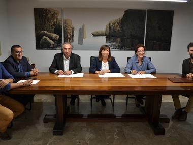 L’Ajuntament, el Govern i el Consell signen els acords que permetran ampliar l’escola Simó Ballester de Manacor
