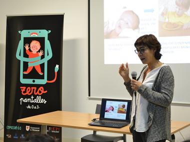 “Tothom ha de prendre consciència dels greus perills que suposa exposar els infants de 0 a 3 anys a les pantalles”