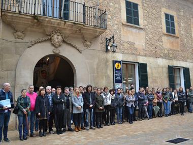 Manacor fa un minut de silenci per homenatjar la darrera víctima de la violència masclista i rebutjar aquesta xacra