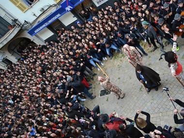 La festa de Sant Antoni esclata a Manacor i la música i els primers balls dels dimonis fan embogir tothom