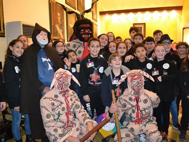 La festa de Sant Antoni esclata a Manacor i la música i els primers balls dels dimonis fan embogir tothom