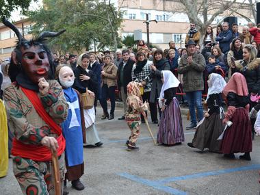Les Beneïdes traslladen fins als carrers de Manacor tota casta d’animals i d’estampes santantonieres