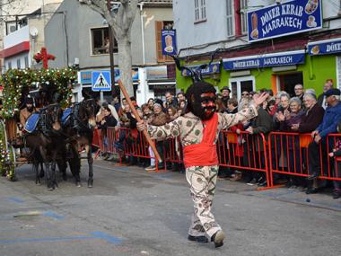 Les Beneïdes traslladen fins als carrers de Manacor tota casta d’animals i d’estampes santantonieres