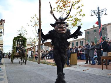 Les beneïdes de Son Macià acomiaden les festes de Sant Antoni i fan seves les arrels pageses d'aquest nucli manacorí 