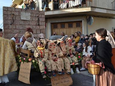 Les beneïdes de Son Macià acomiaden les festes de Sant Antoni i fan seves les arrels pageses d'aquest nucli manacorí 