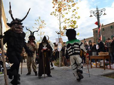 Les beneïdes de Son Macià acomiaden les festes de Sant Antoni i fan seves les arrels pageses d'aquest nucli manacorí 