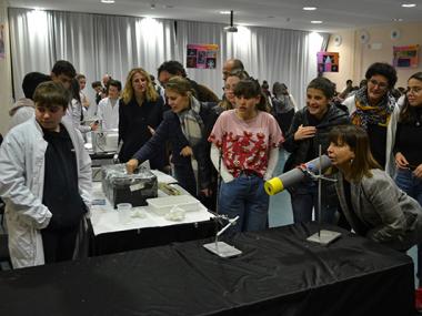La fira Experimenta que organitza l’IES Manacor fa acostar milers d’estudiants de tot Mallorca a la ciència i la tecnologia