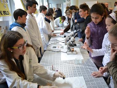 La fira Experimenta que organitza l’IES Manacor fa acostar milers d’estudiants de tot Mallorca a la ciència i la tecnologia