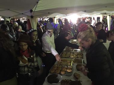 Centenars de persones surten disfressades a participar en les Rues de Carnaval de Manacor i Porto Cristo 