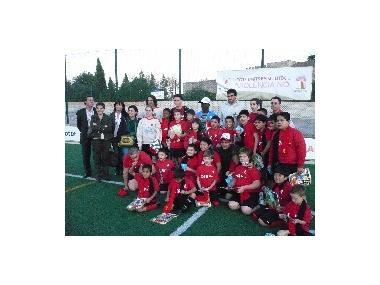 Els jugadors del Reial Mallorca visiten els nins que participen en l'Escola Esportiva Reial Mallorca a Manacor.