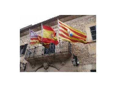 Oportunista e irresponsable.