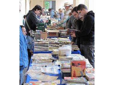 32 PARADETES A LA FIRETA DEL LLIBRE I TEBEO VELL AL CLAUSTRE DE SANT VICENÇ FERRER.