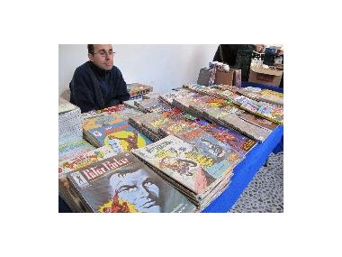 32 PARADETES A LA FIRETA DEL LLIBRE I TEBEO VELL AL CLAUSTRE DE SANT VICENÇ FERRER.
