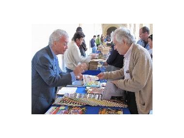 32 PARADETES A LA FIRETA DEL LLIBRE I TEBEO VELL AL CLAUSTRE DE SANT VICENÇ FERRER.