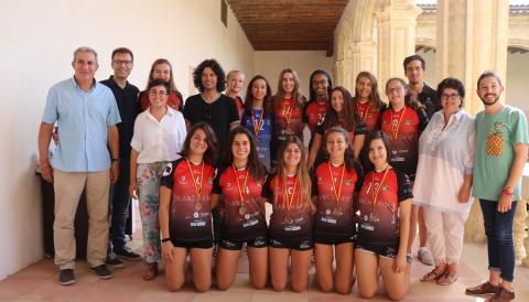 L’AJUNTAMENT DE MANACOR OFEREIX UNA RECEPCIÓ AL CLUB VOLEIBOL MANACOR