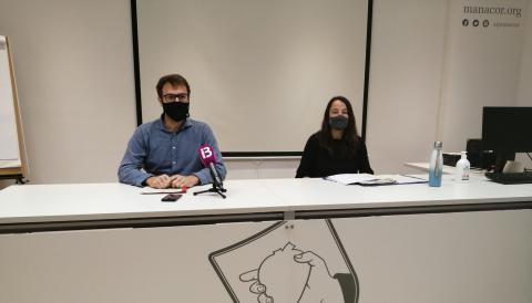 Miquel Oliver i Cristina Capó presentant els Pressuposts municipals per a 2021. 