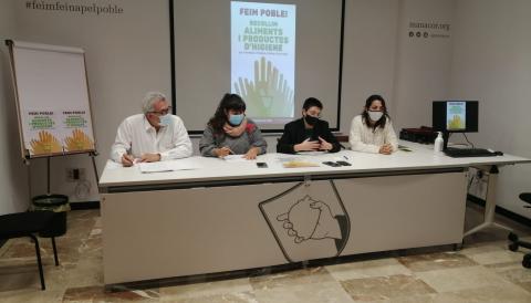 La delegada de Serveis Socials, Carme Gomila, amb els representants de Creu Roja Manacor, Càritas Manacor i la Fundació Trobada. 