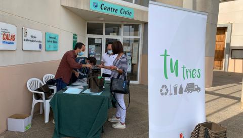 Punt informatiu al Centre Cívic de Cales de Mallorca. 