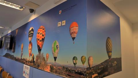 Fotografia instal·lada a la sala d'Urgències de l'Hospital de Manacor. 